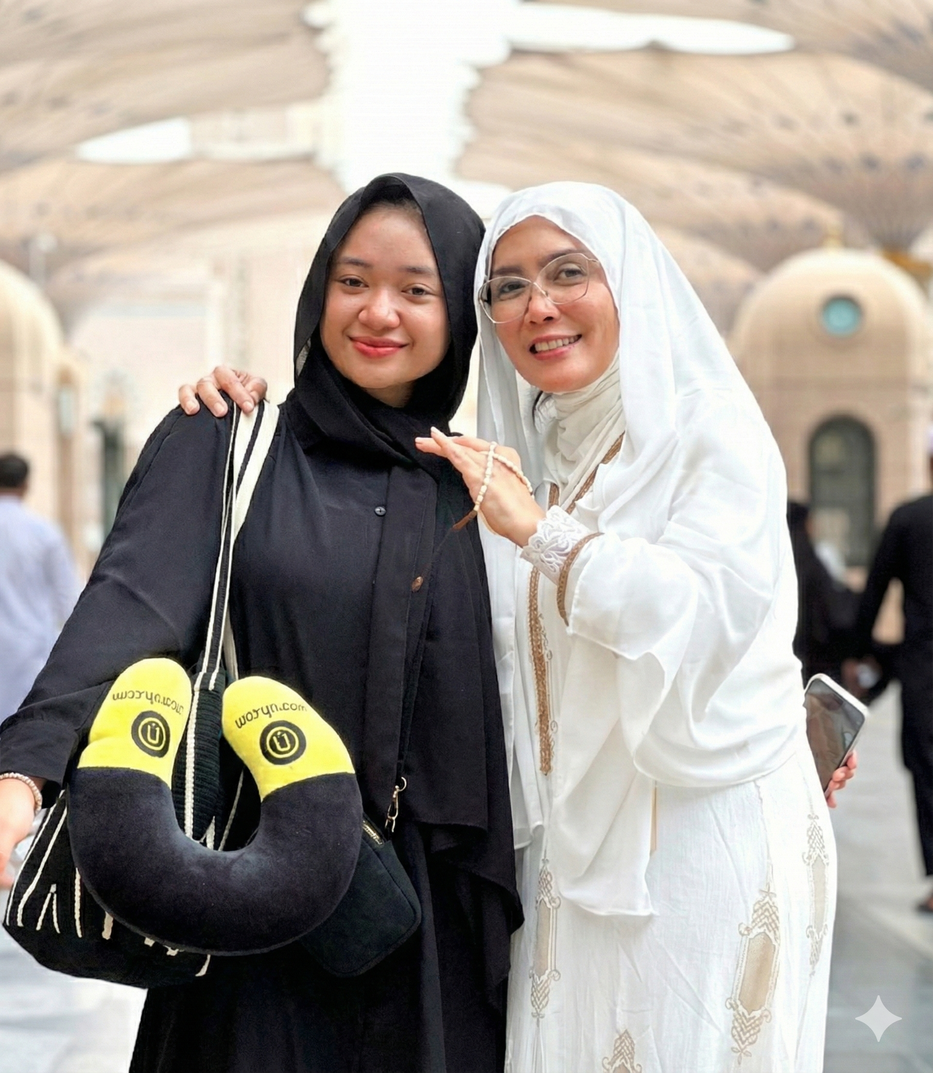 Rieke Dyah Pitaloka Umrah